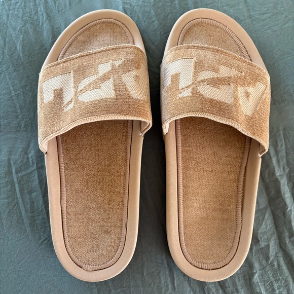 APL Techloom Velvet Slides Caramel. Size 9. - Picture 3 of 12